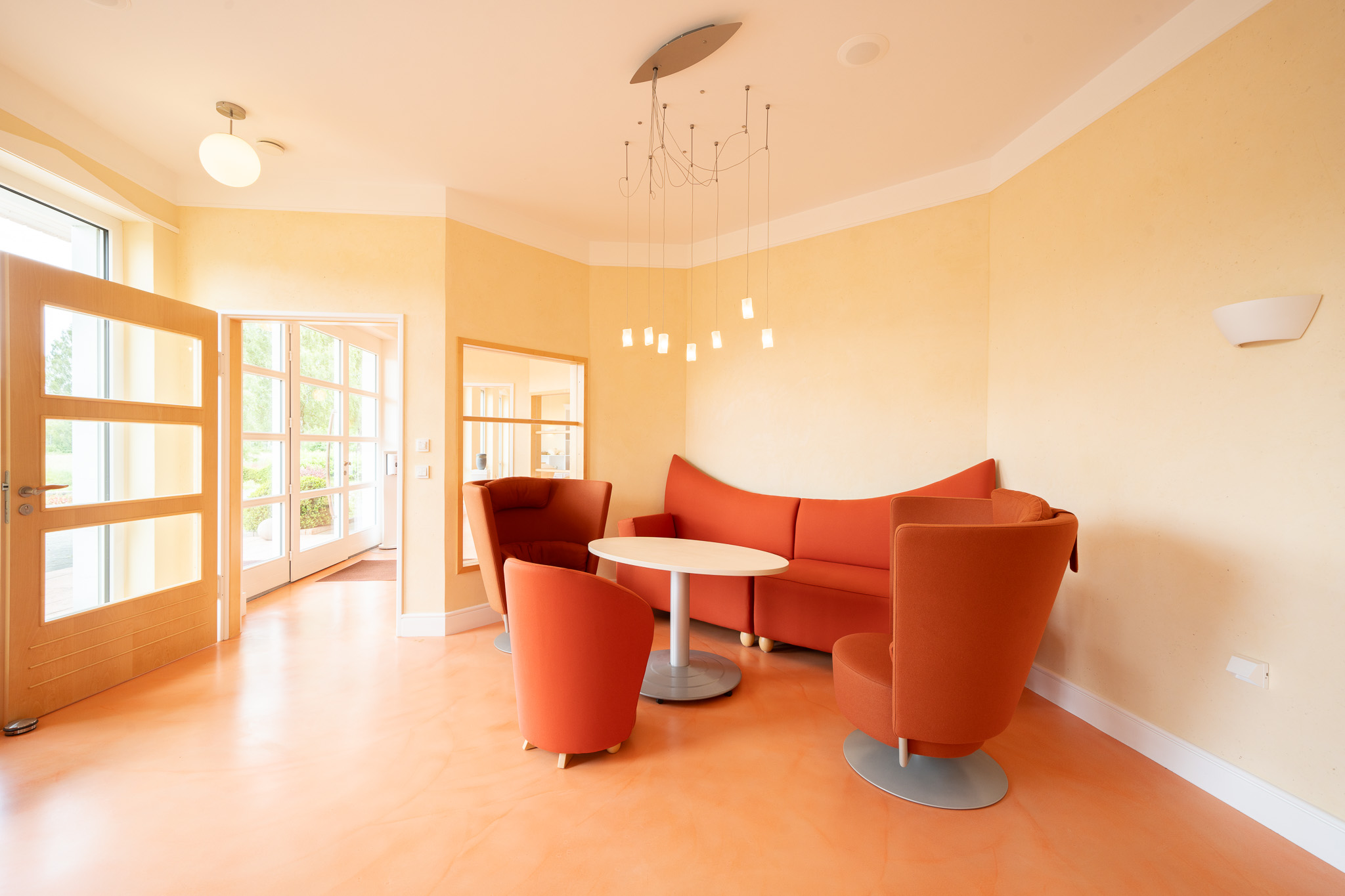 Sitzgruppe im Bestattungshaus Radermacher in Lügde-Sabbenhausen